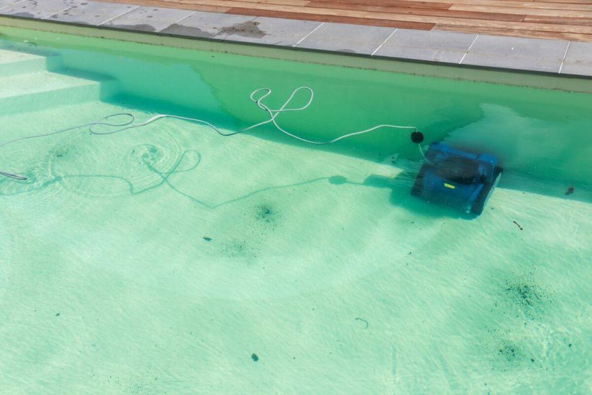 Comprendre les causes d’une piscine verte pour mieux agir
