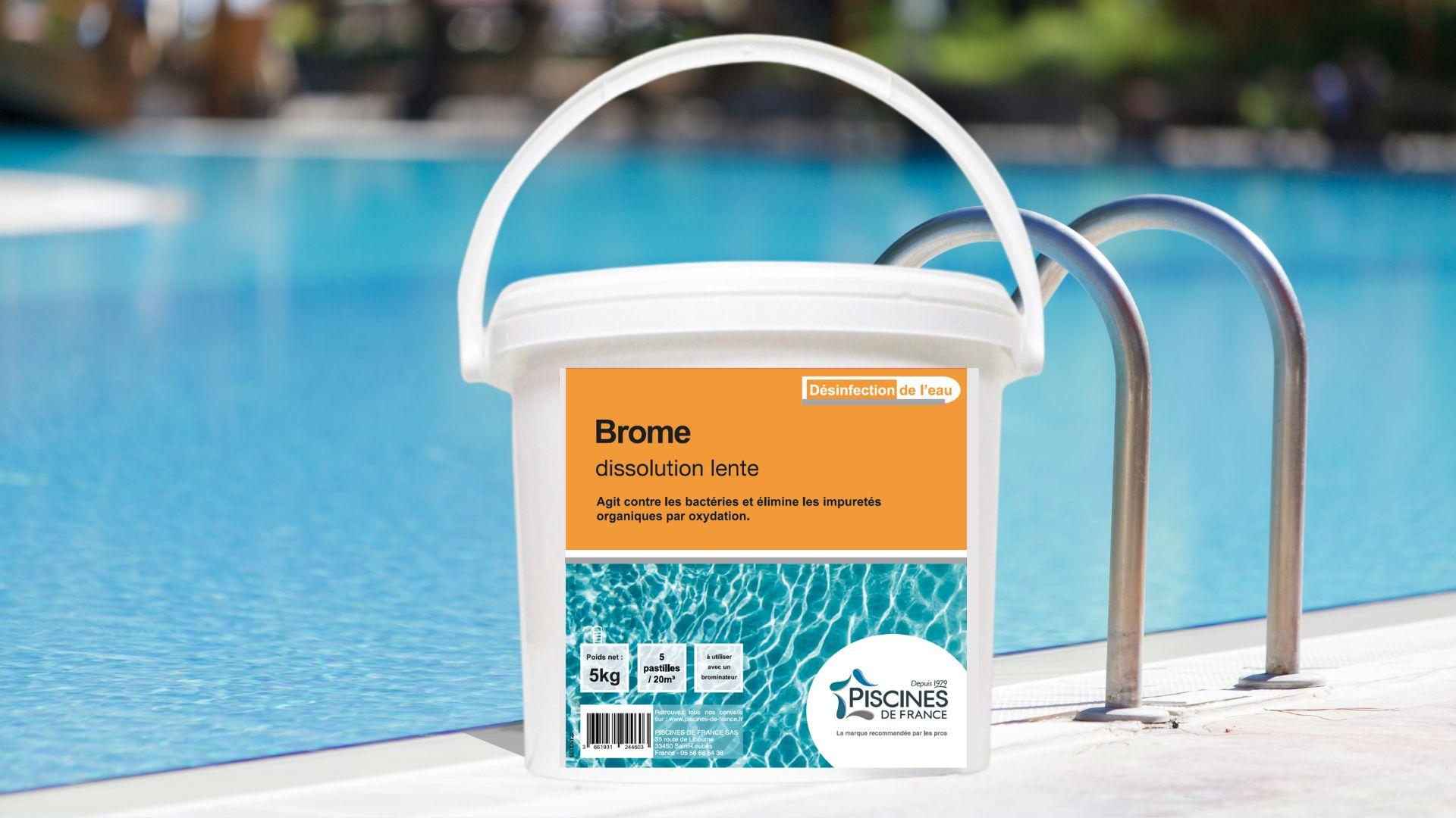 Entretenir régulièrement votre piscine pour prolonger l’efficacité du traitement au brome