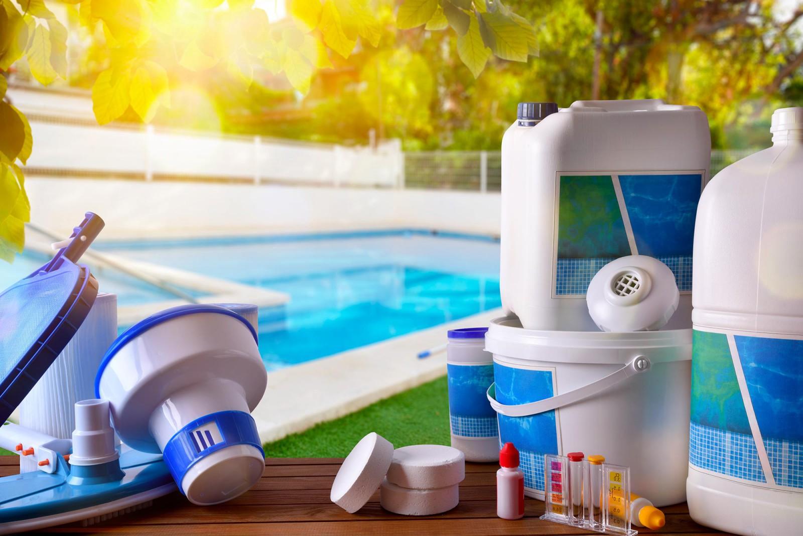 Entretenir régulièrement sa piscine pour prévenir la formation d’algues