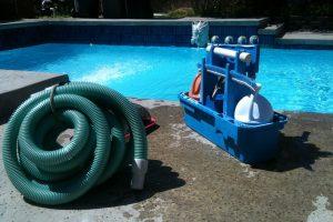 Techniques efficaces pour un nettoyage régulier et en profondeur du skimmer