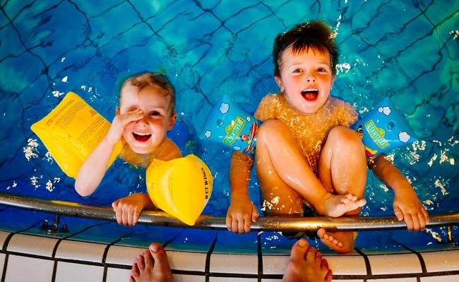 Techniques efficaces pour un entretien régulier et sans danger de la piscine enfant