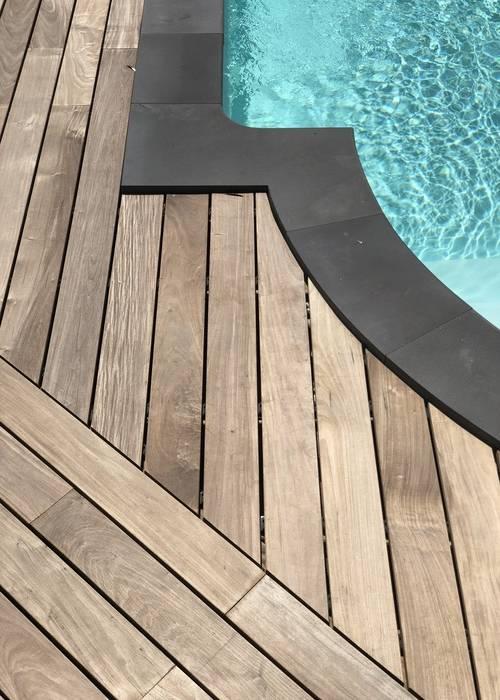 Choisir entre bois et pierre pour l’esthétique de votre margelle de piscine