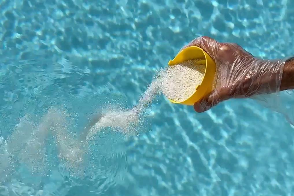 Conseils pratiques pour une application optimale du chlore choc en piscine