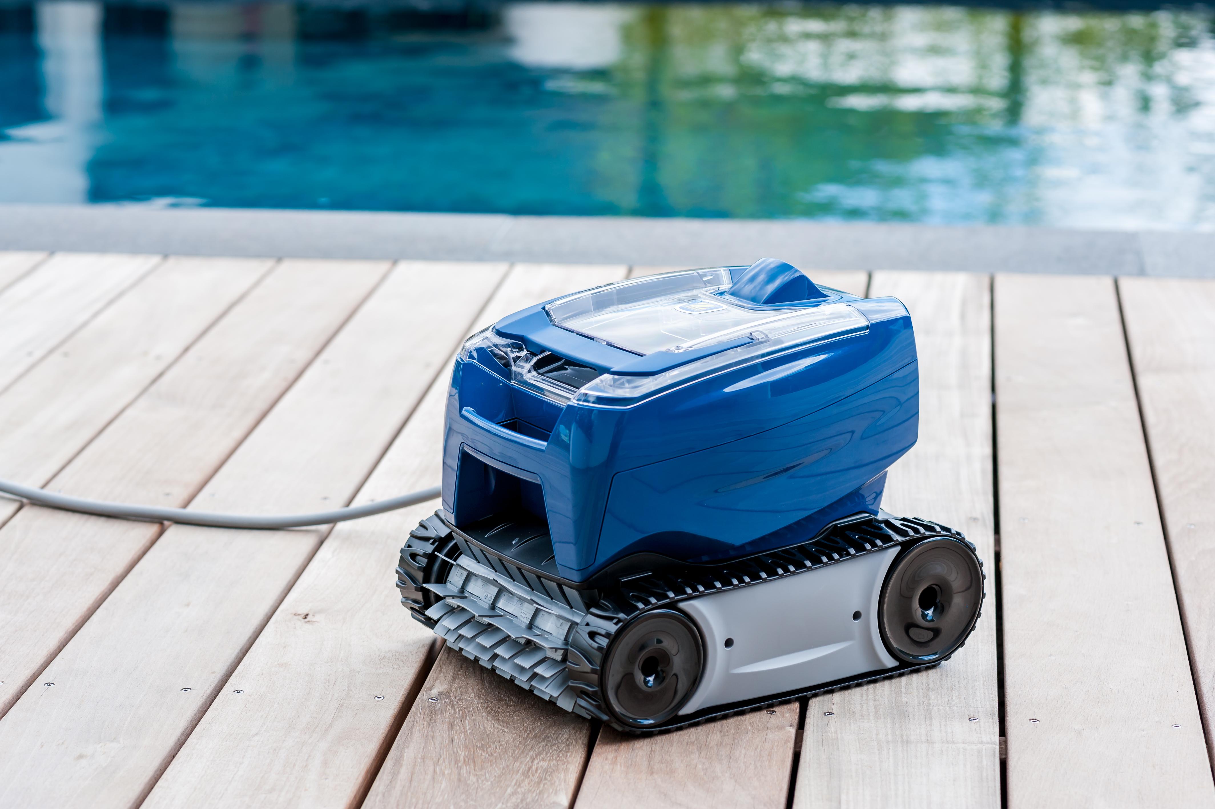 Comparaison des performances et de l'autonomie des robots piscines pour petits espaces