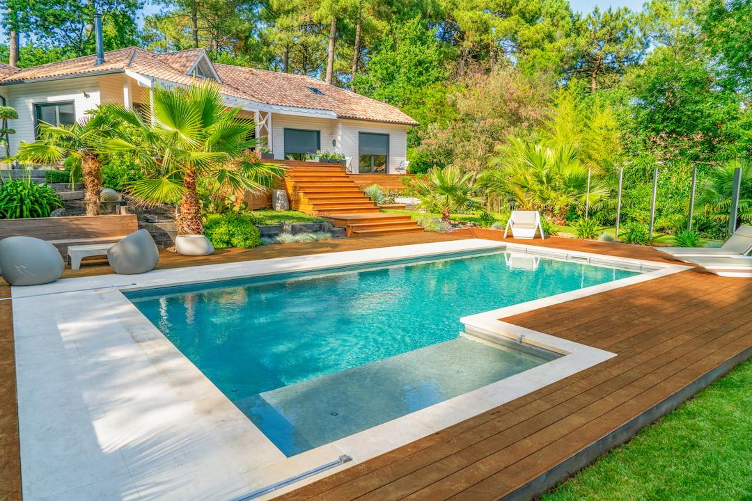 Piscine À Brome et son intégration dans l’environnement local